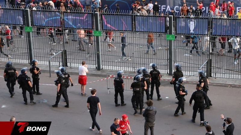 Lời xin lỗi và những cải cách bắt buộc của UEFA